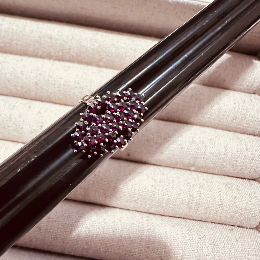 Vintage | Ring | Sterling Silver Garnet Ring - Picture 5 of 12